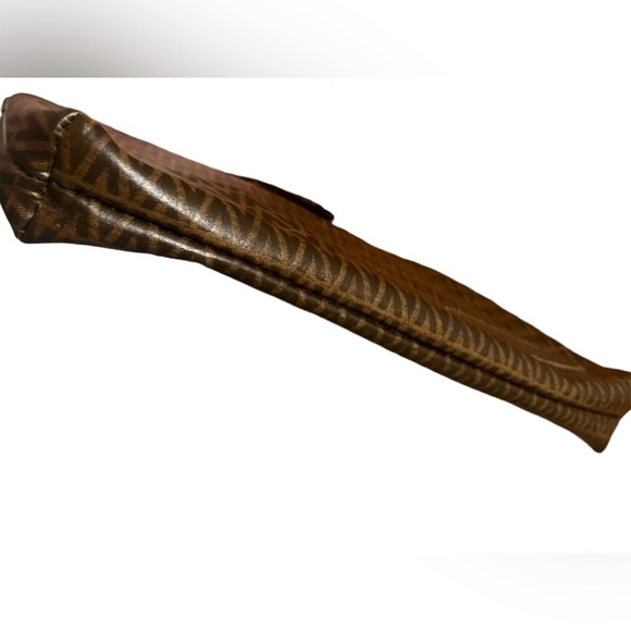 Mario Valentino Vintage Brown leather Monogramed V Clutch🔥 totally ‘80s😎 - Picture 5 of 9